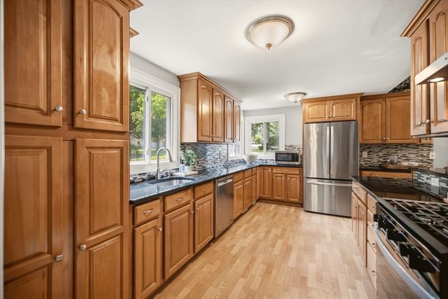 31 Harrow Rd, Norwood, MA 02062