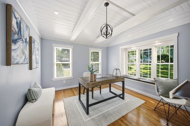 31 Harrow Rd, Norwood, MA 02062