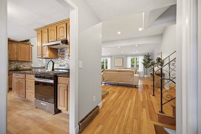 31 Harrow Rd, Norwood, MA 02062
