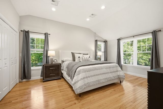 31 Harrow Rd, Norwood, MA 02062