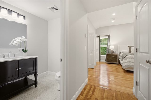 31 Harrow Rd, Norwood, MA 02062