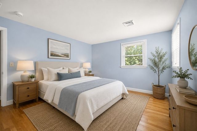 31 Harrow Rd, Norwood, MA 02062