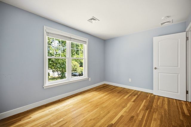 31 Harrow Rd, Norwood, MA 02062