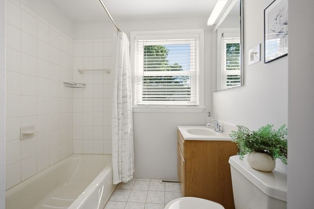 31 Harrow Rd, Norwood, MA 02062