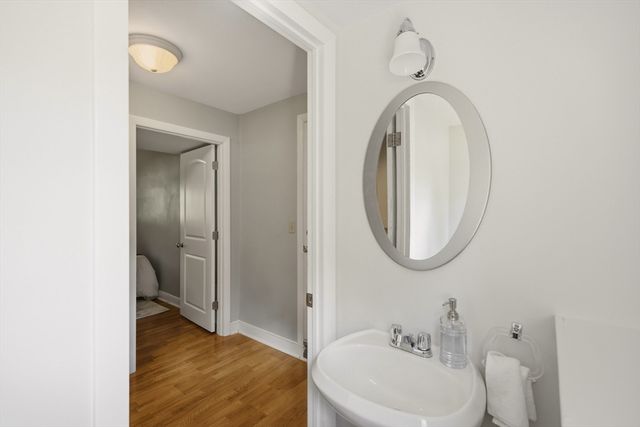 31 Harrow Rd, Norwood, MA 02062