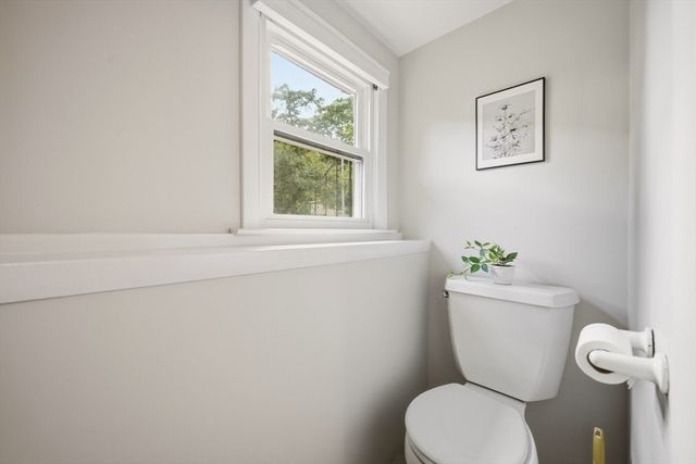 31 Harrow Rd, Norwood, MA 02062