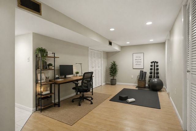 31 Harrow Rd, Norwood, MA 02062