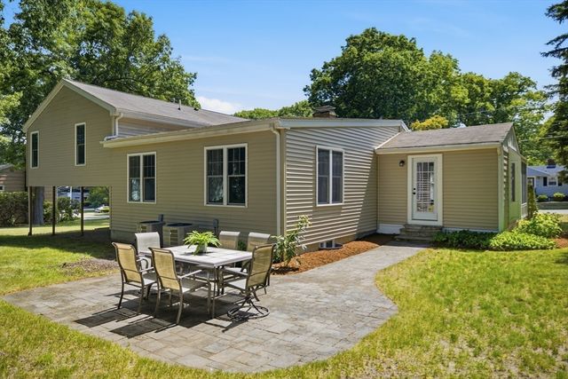 31 Harrow Rd, Norwood, MA 02062