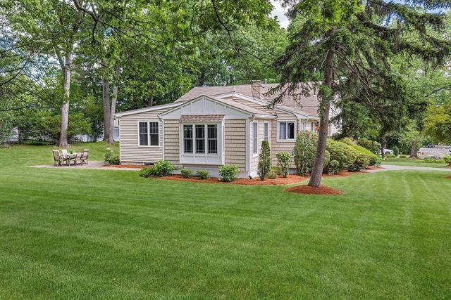 31 Harrow Rd, Norwood, MA 02062