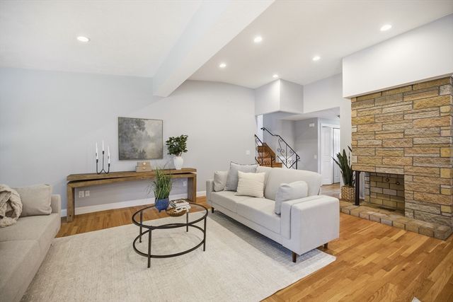 31 Harrow Rd, Norwood, MA 02062