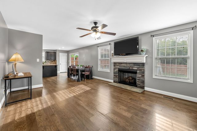 981 Harding Dr, Clarksville, TN 37042