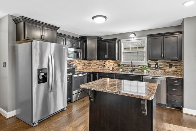 981 Harding Dr, Clarksville, TN 37042