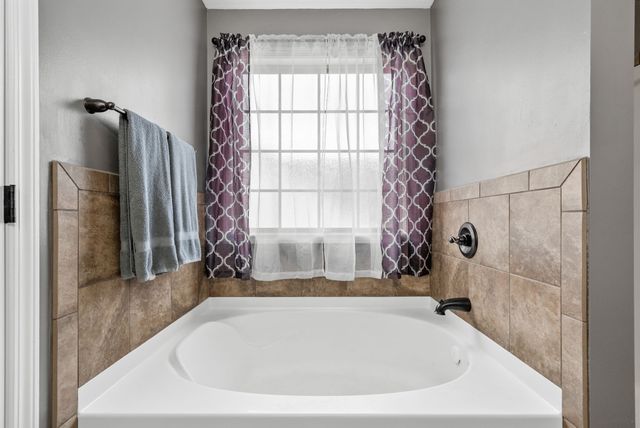 981 Harding Dr, Clarksville, TN 37042