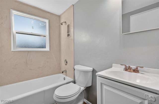 559 Clark ST, North Fort Myers, FL 33903