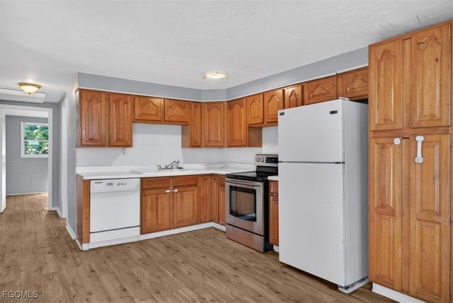 559 Clark ST, North Fort Myers, FL 33903