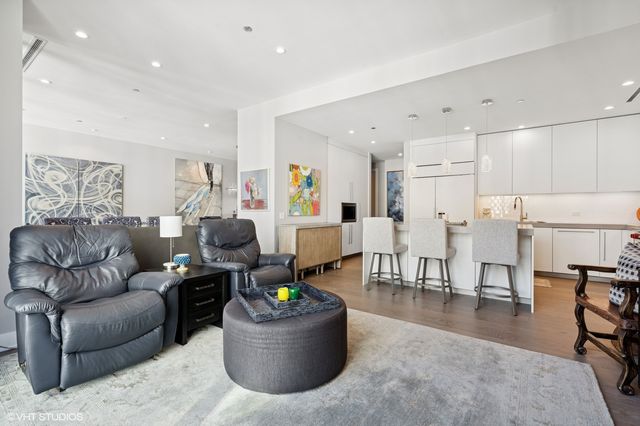 403 N Wabash Street 15B, Chicago, IL 60611