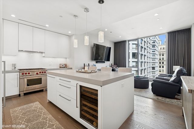 403 N Wabash Street 15B, Chicago, IL 60611