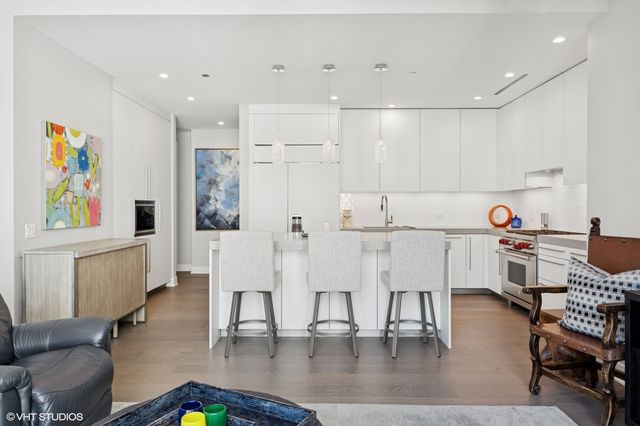 403 N Wabash Street 15B, Chicago, IL 60611