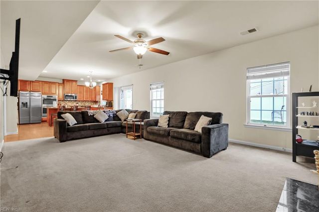 589 Leonard LN, Newport News, VA 23601