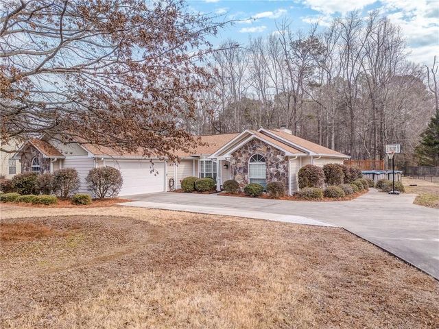 204 Blue Holly NE Drive, Calhoun, GA 30701