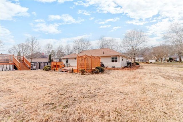 204 Blue Holly NE Drive, Calhoun, GA 30701