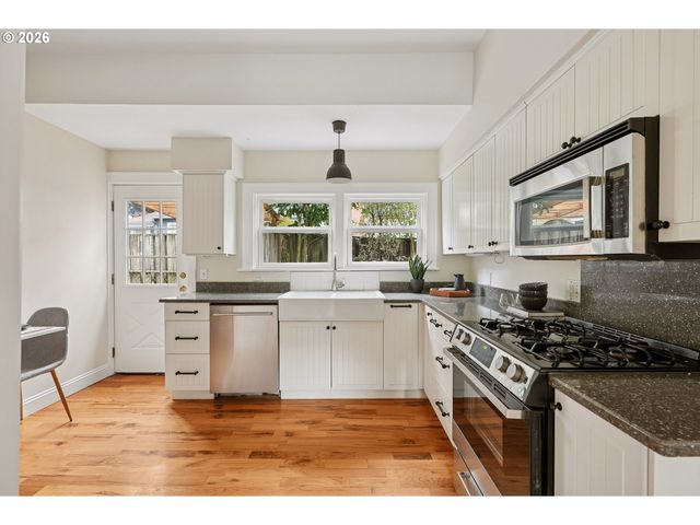 6001 N DELAWARE Ave, Portland, OR 97217