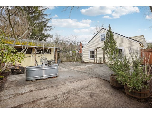 6001 N DELAWARE Ave, Portland, OR 97217