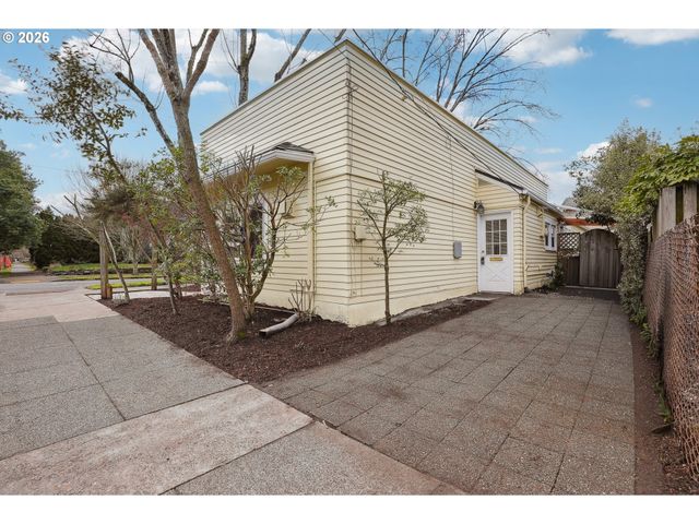 6001 N DELAWARE Ave, Portland, OR 97217