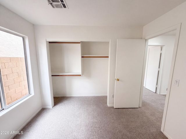 2945 E HONONEGH Drive, Phoenix, AZ 85050