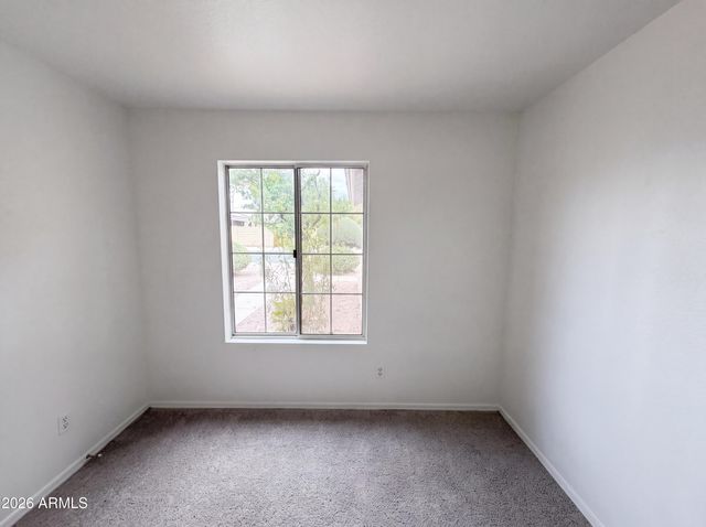 2945 E HONONEGH Drive, Phoenix, AZ 85050