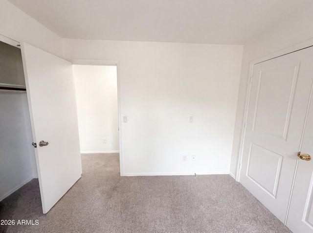 2945 E HONONEGH Drive, Phoenix, AZ 85050