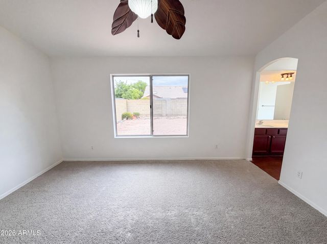 2945 E HONONEGH Drive, Phoenix, AZ 85050