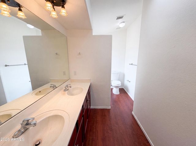 2945 E HONONEGH Drive, Phoenix, AZ 85050