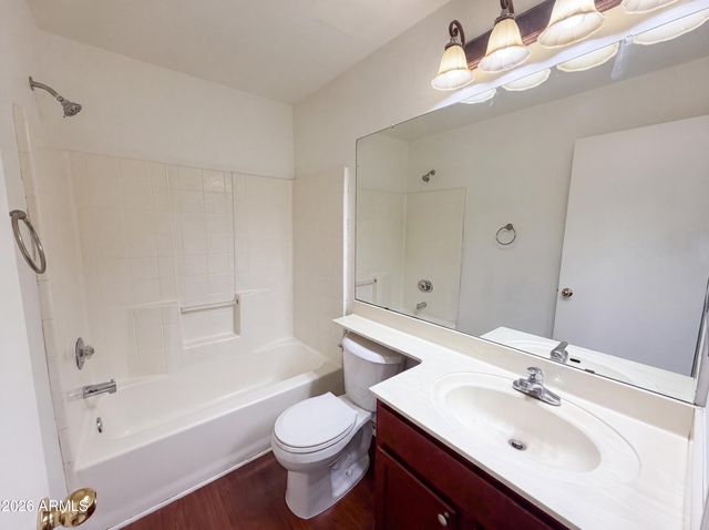 2945 E HONONEGH Drive, Phoenix, AZ 85050