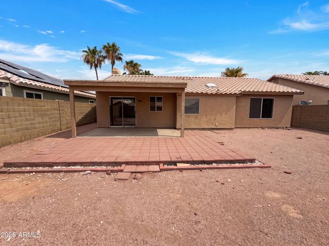 2945 E HONONEGH Drive, Phoenix, AZ 85050