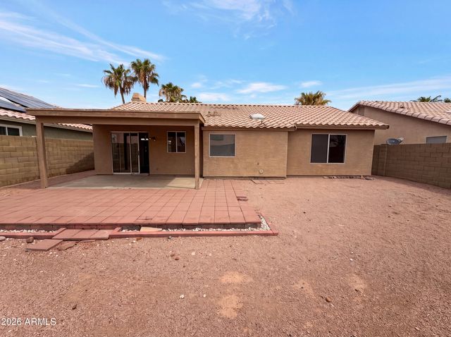 2945 E HONONEGH Drive, Phoenix, AZ 85050