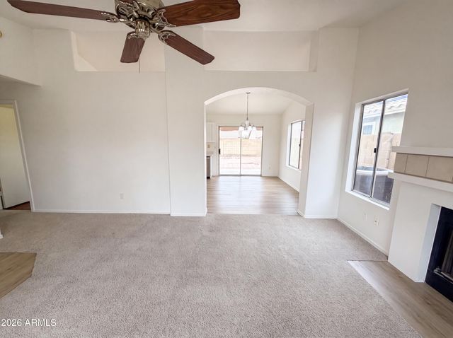 2945 E HONONEGH Drive, Phoenix, AZ 85050