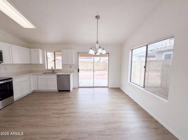 2945 E HONONEGH Drive, Phoenix, AZ 85050