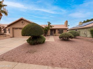 2945 E HONONEGH Drive, Phoenix, AZ 85050