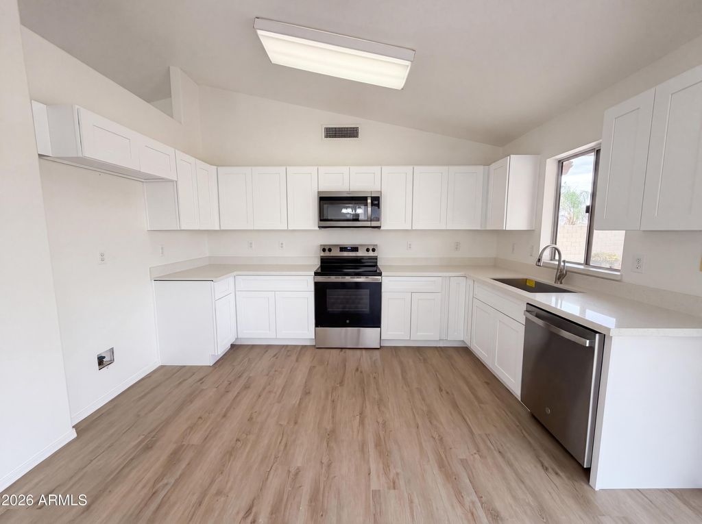 2945 E HONONEGH Drive, Phoenix, AZ 85050 — photo 2