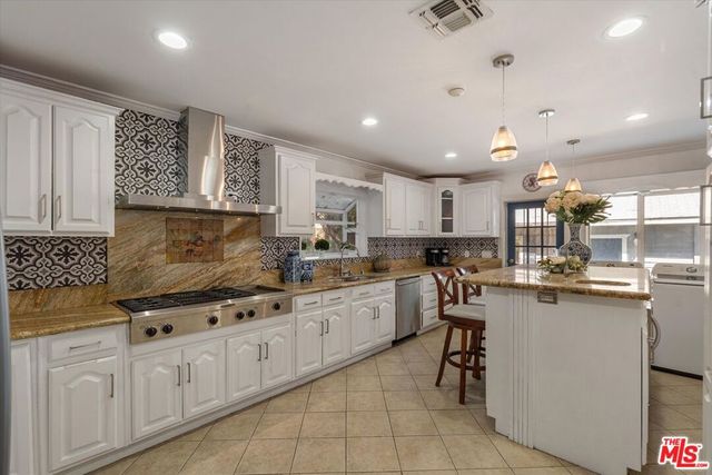 790 N El Molino Avenue, Pasadena, CA 91104