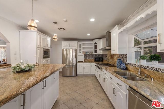 790 N El Molino Avenue, Pasadena, CA 91104