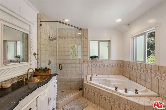 790 N El Molino Avenue, Pasadena, CA 91104