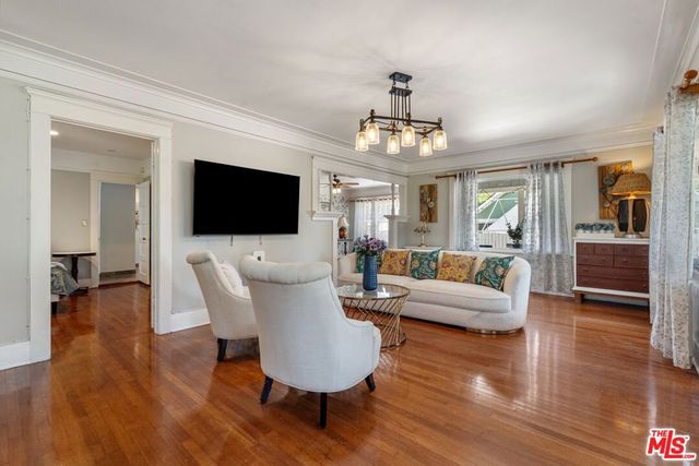 790 N El Molino Avenue, Pasadena, CA 91104