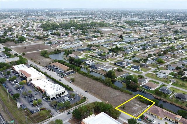 1208 SW 4th ST, Cape Coral, FL 33991