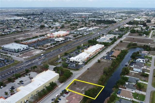 1208 SW 4th ST, Cape Coral, FL 33991