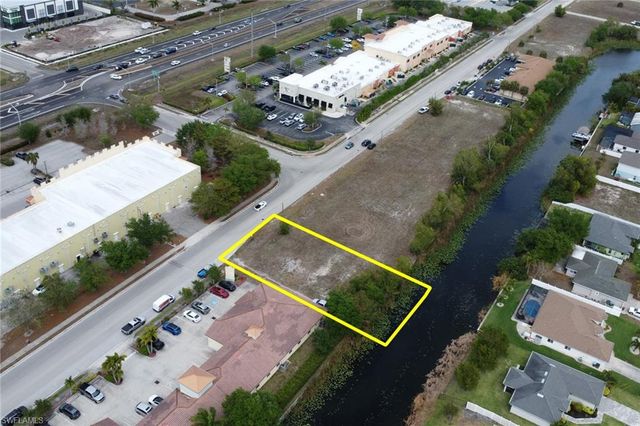 1208 SW 4th ST, Cape Coral, FL 33991