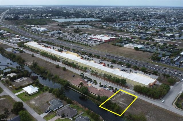 1208 SW 4th ST, Cape Coral, FL 33991