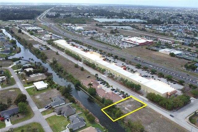 1208 SW 4th ST, Cape Coral, FL 33991