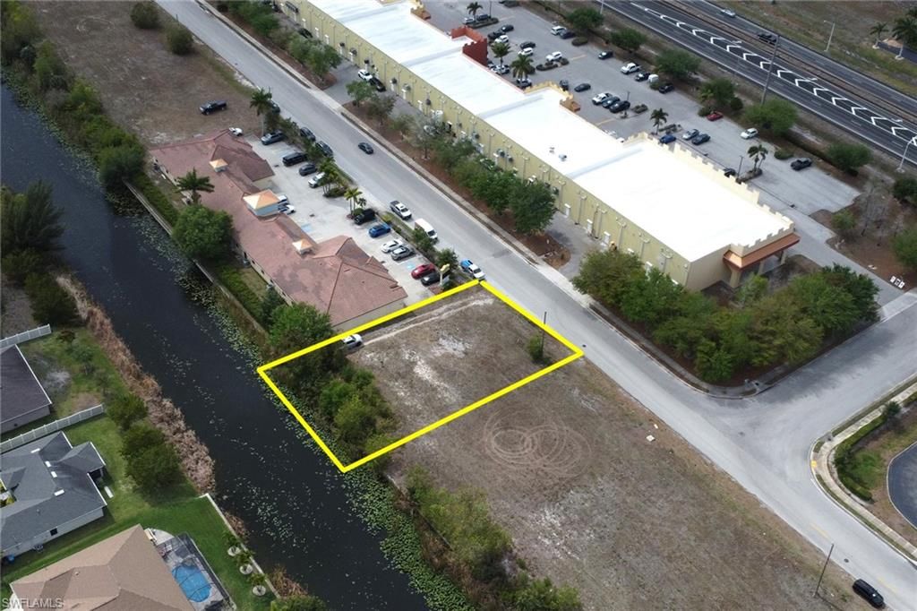 Image 10 of property listing at 1208 SW 4th ST, Cape Coral, FL 33991